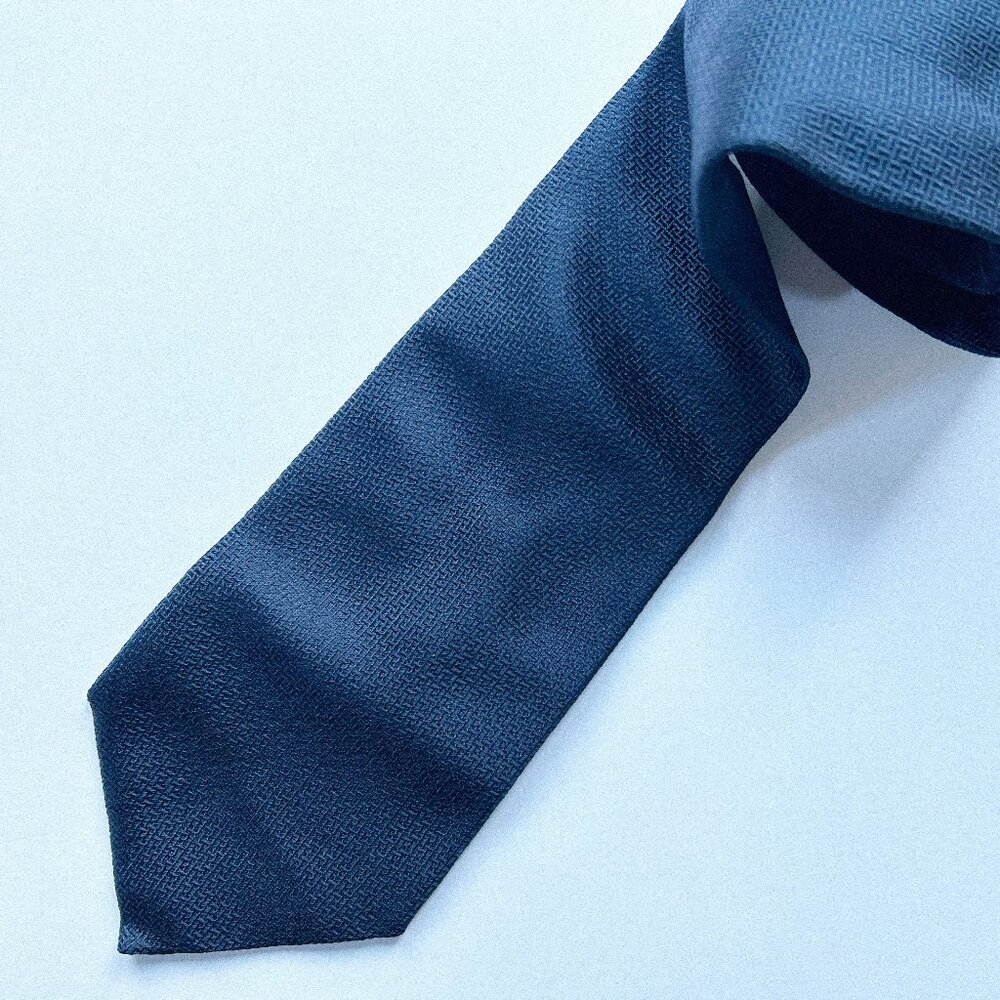 Navy blue Banana Republic tie (2000's)